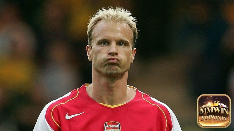 Tiền đạo hay nhất Arsenal Dennis Bergkamp.