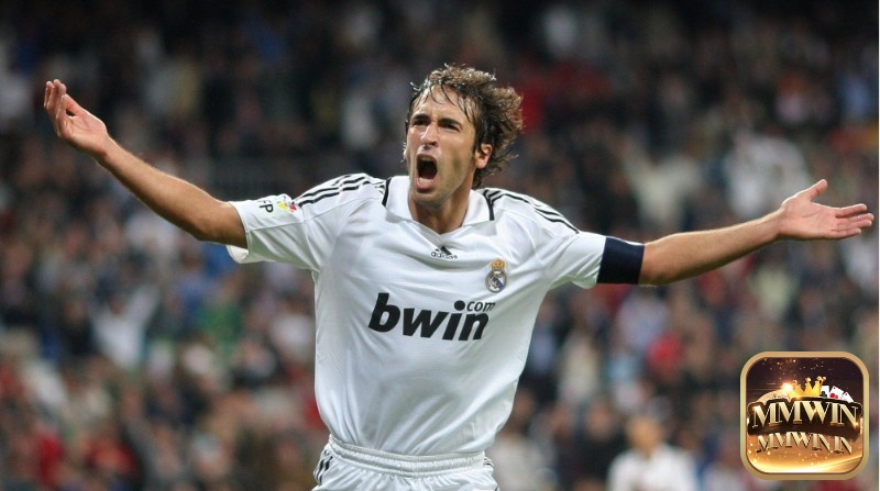 Raúl ghi được tổng cộng 228 bàn thắng trong 550 trận đấu trong suốt 16 năm của mình tại Real Madrid