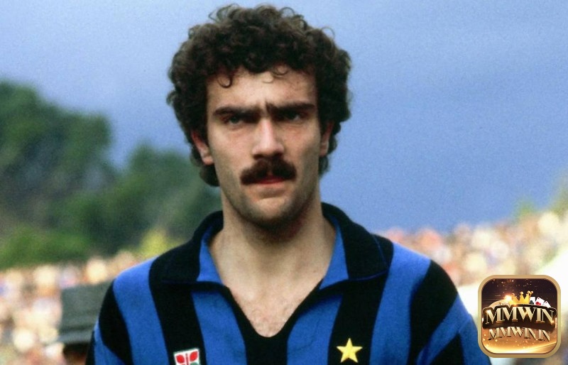 Trung vệ huyền thoại Giuseppe Bergomi cùng Italia vô địch World Cup 1982