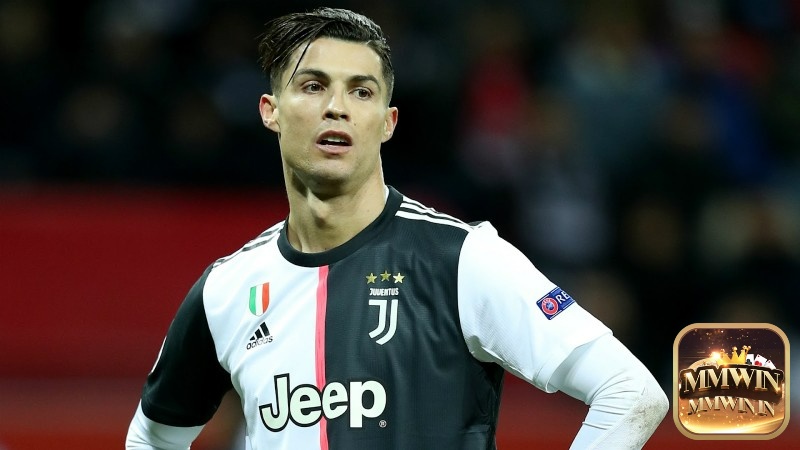 Cristiano Ronaldo - huyền thoại bóng đá đương đại chơi cho Juventus