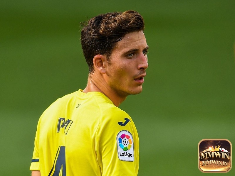 Pau Torres (Villarreal) được đánh giá là trung vệ trẻ triển vọng