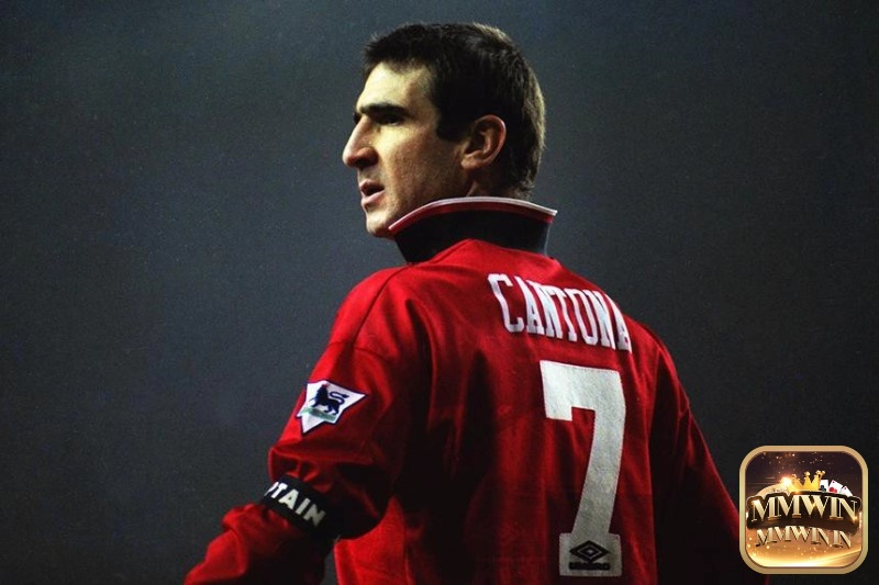 Huyền thoại Cantona- Một trong những cái tên góp mặt làm nên những trận đấu mãn nhãn.