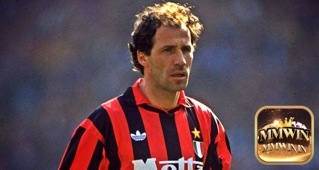 Franco Baresi là một trong những hậu vệ xuất sắc nhất trong lịch sử bóng đá Ý và thế giới.
