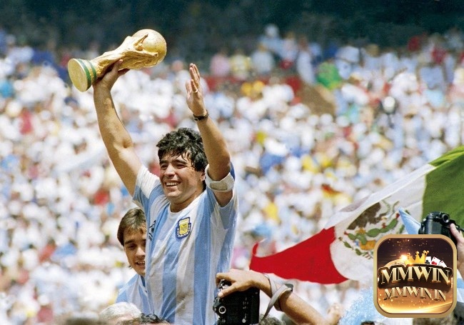 Top 2 tiền vệ hay nhất Copa America - Tiền vệ Diego Maradona với những pha bóng vĩ đại trong lịch sử bóng đá