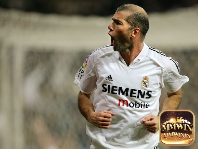 Tiền vệ hay nhất Real Madrid gọi tên Zinedine Yazid Zidane.