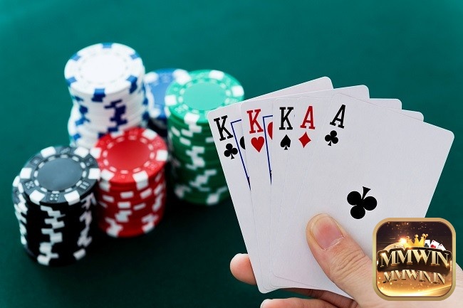 Tuỳ các hand bài trong Poker đang nắm giữ mà người chơi đưa ra mức cược thích hợp